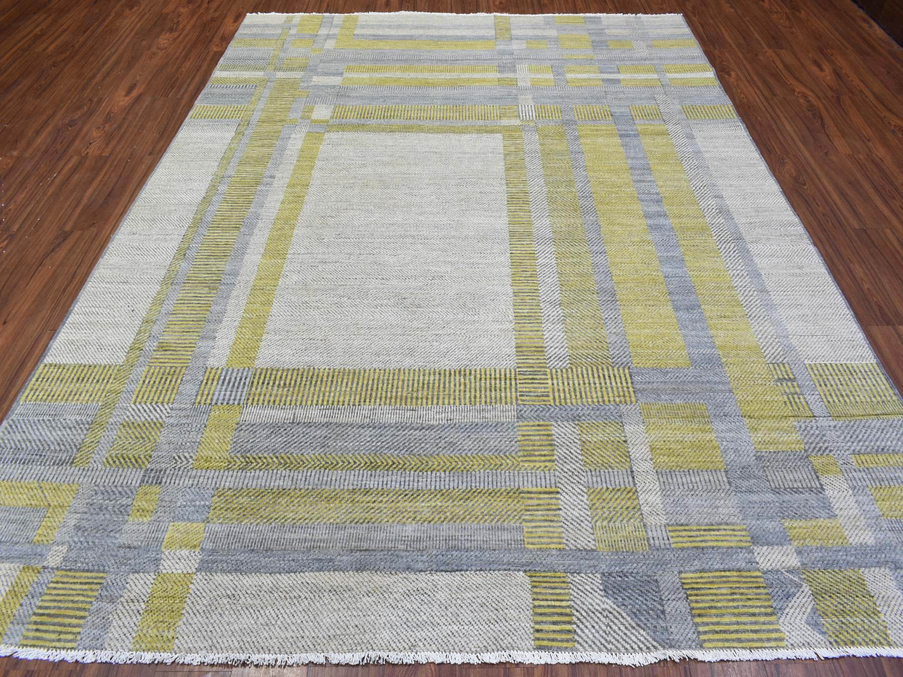 Modern / Contemporary hand-knotted wool rug in Gray, 7'9" x 10'2" — SKU O072672 (view 2)