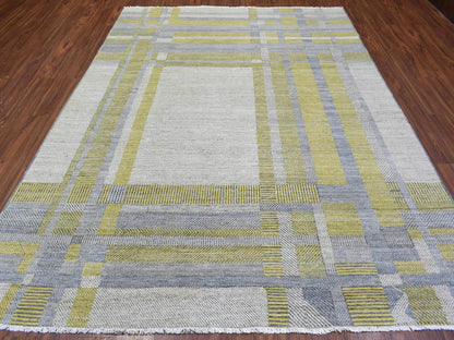 Modern / Contemporary hand-knotted wool rug in Gray, 7'9" x 10'2" — SKU O072672 (view 2)