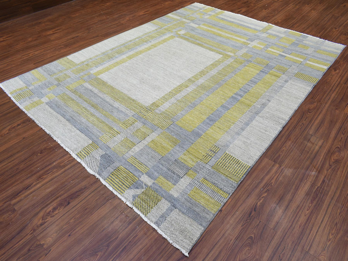 Modern / Contemporary hand-knotted wool rug in Gray, 7'9" x 10'2" — SKU O072672 (view 3)