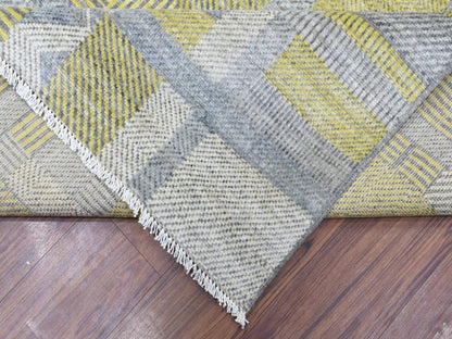 Modern / Contemporary hand-knotted wool rug in Gray, 7'9" x 10'2" — SKU O072672 (view 6)