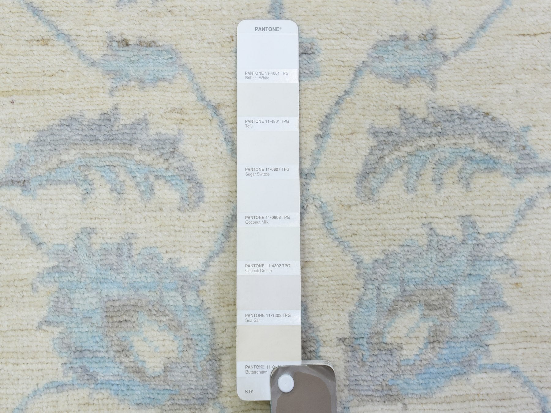 Peshawar Oushak hand-knotted wool runner in Ivory & Light Blue, 2'8" x 14'4" — SKU O072762 (view 3)