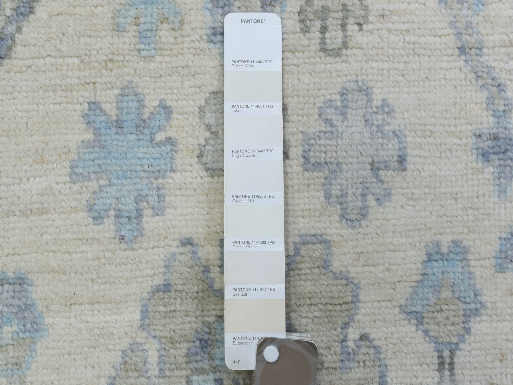 Oushak Oushak hand-knotted wool runner in Ivory, 2'8" x 15'4" — SKU O072837 (view 3)