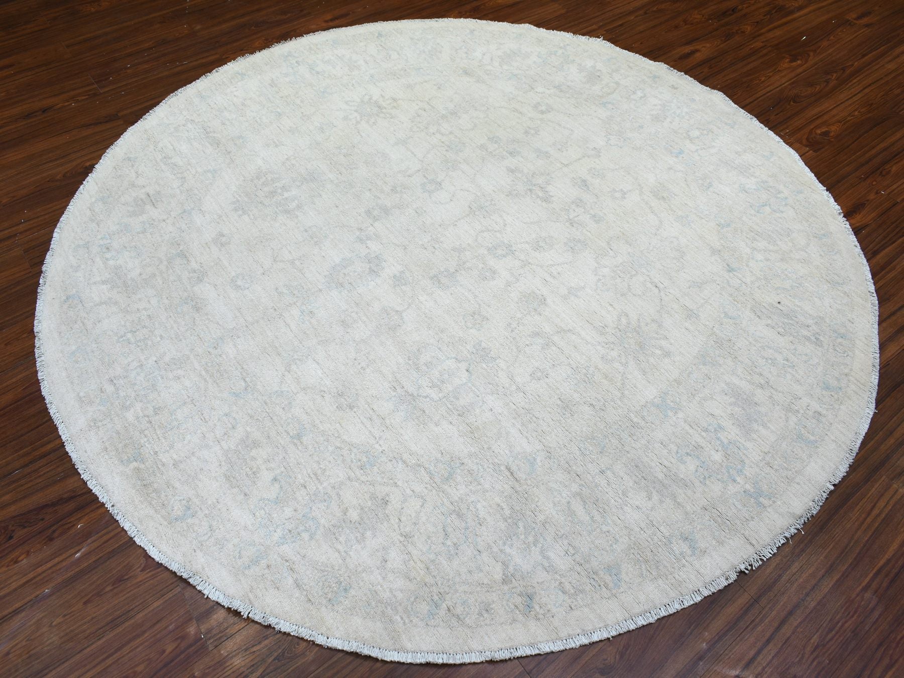 Peshawar Oushak hand-knotted wool rug in Ivory, 7'8" x 7'10" — SKU O072881 (view 4)