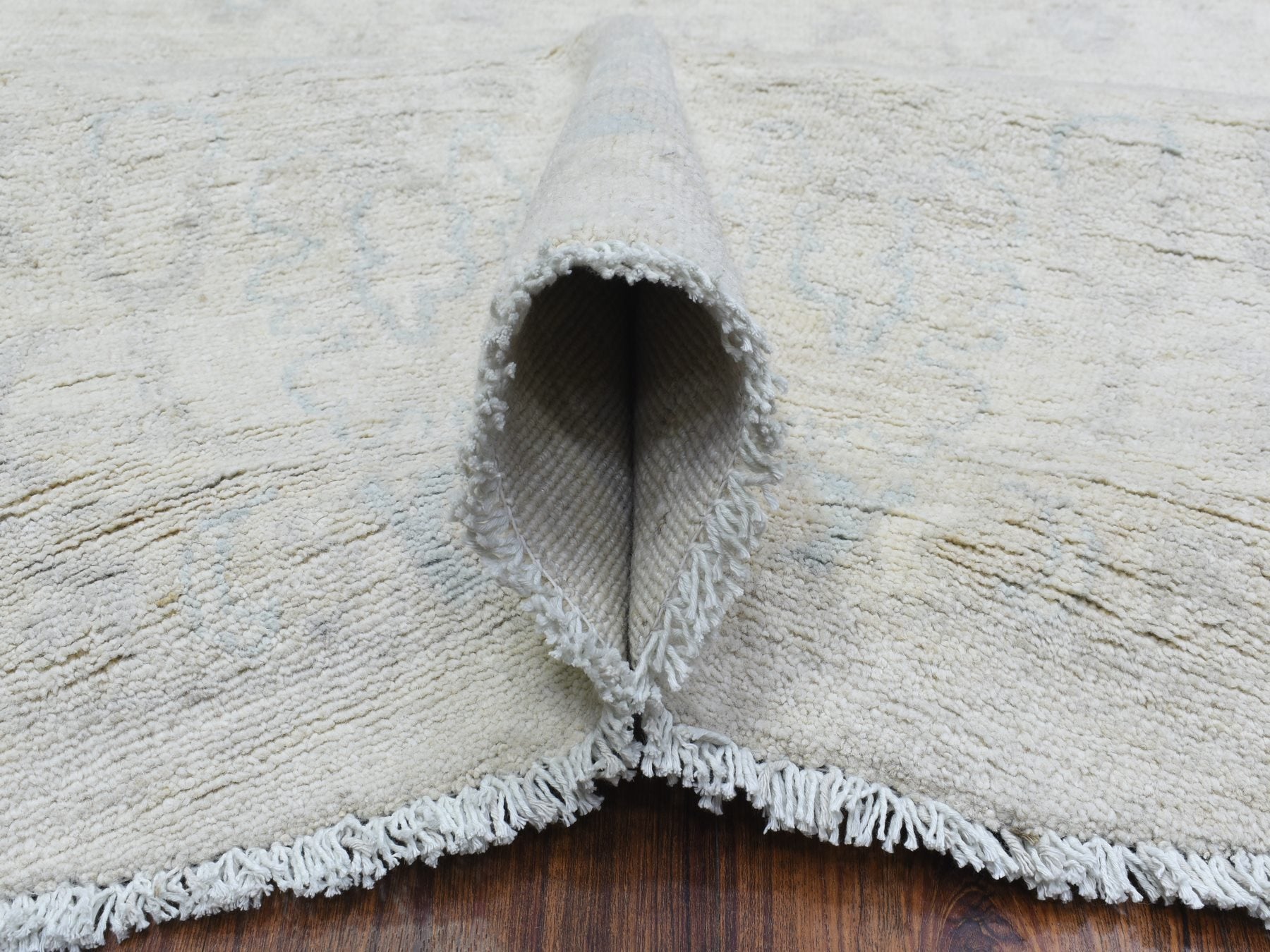 Peshawar Oushak hand-knotted wool rug in Ivory, 7'8" x 7'10" — SKU O072881 (view 6)