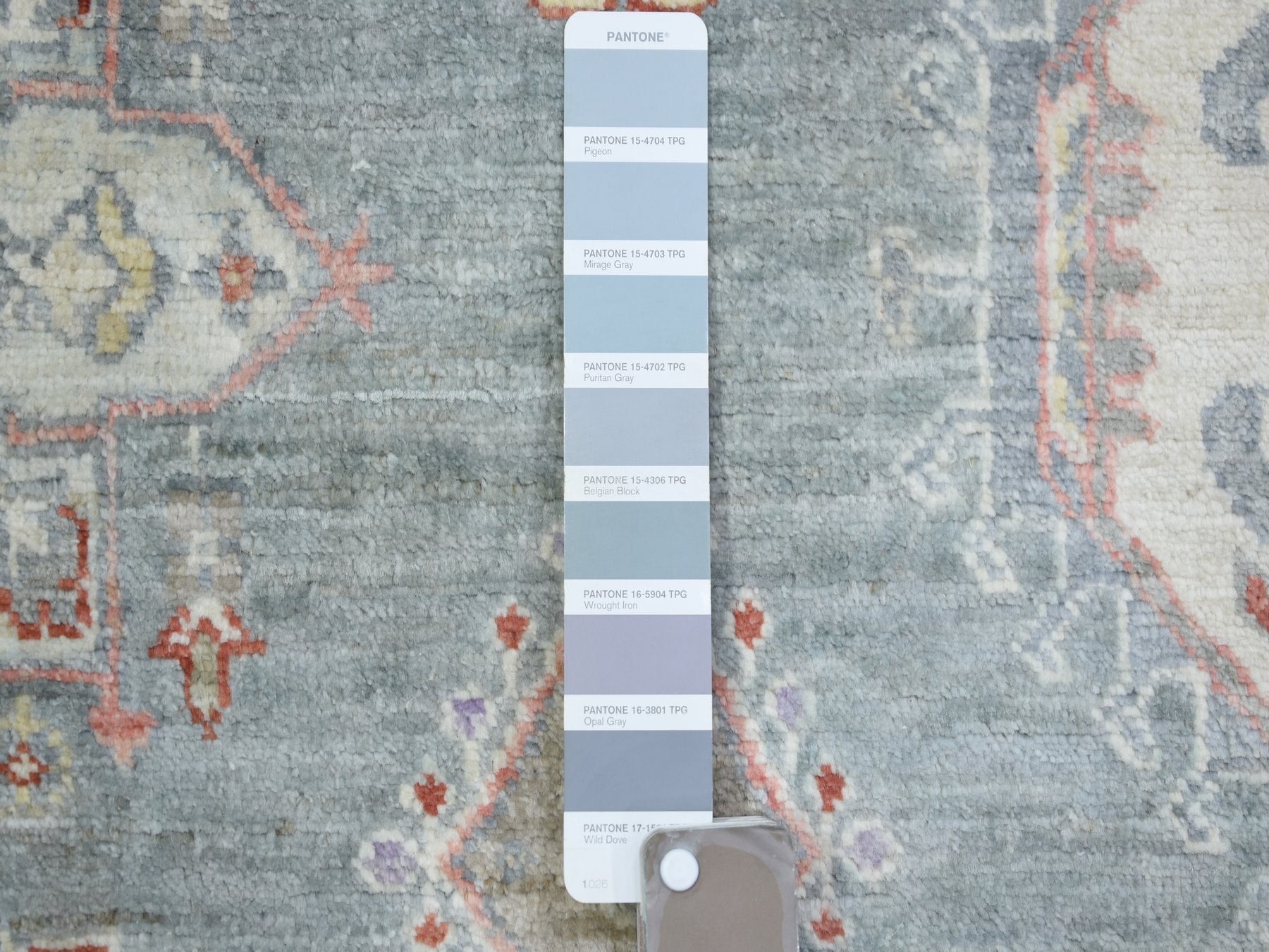 Peshawar Oushak hand-knotted wool rug in Gray & Ivory, 6' x 9'2" — SKU O073057 (view 4)