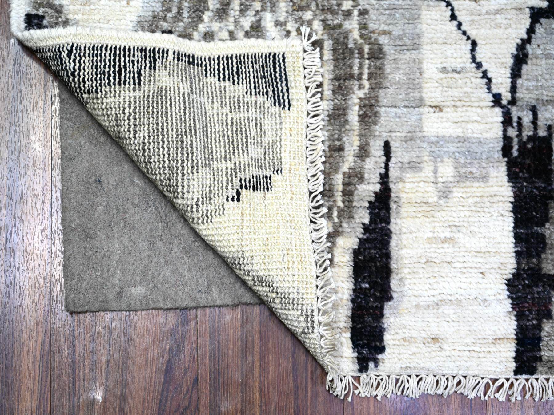Tribal & Geometric hand-knotted wool runner in Ivory, 2'7" x 9'9" — SKU O073489 (view 2)