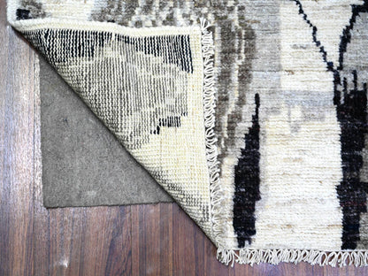 Tribal & Geometric hand-knotted wool runner in Ivory, 2'7" x 9'9" — SKU O073489 (view 2)