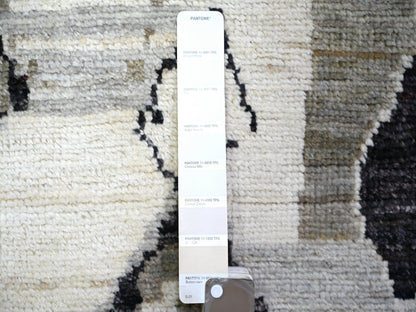 Tribal & Geometric hand-knotted wool runner in Ivory, 2'7" x 9'9" — SKU O073489 (view 3)