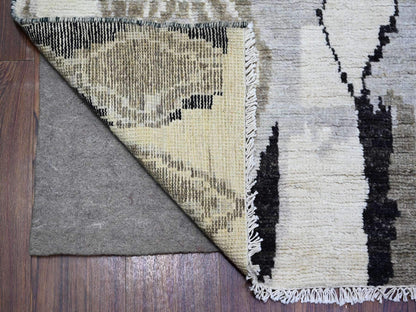 Tribal & Geometric hand-knotted wool rug in Ivory, 7'4" x 9'6" — SKU O073492 (view 4)