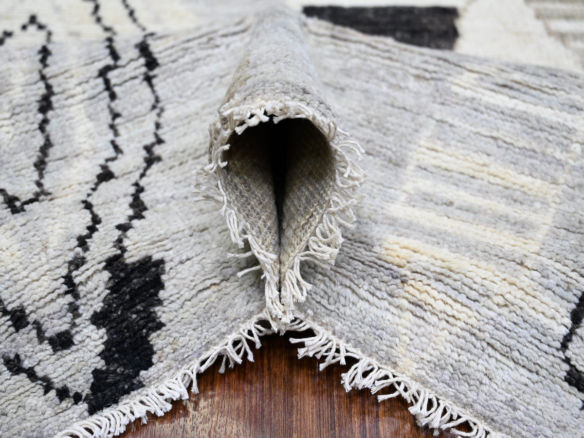 Tribal & Geometric hand-knotted wool rug in Ivory, 7'4" x 9'6" — SKU O073492 (view 5)