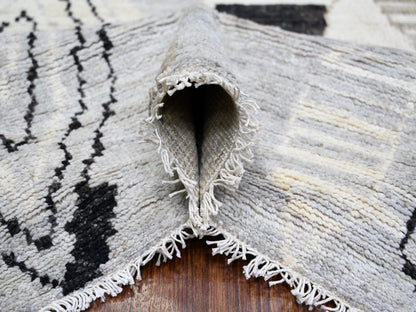 Tribal & Geometric hand-knotted wool rug in Ivory, 7'4" x 9'6" — SKU O073492 (view 5)