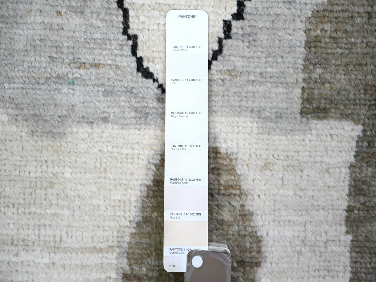 Tribal & Geometric hand-knotted wool rug in Ivory, 7'4" x 9'6" — SKU O073492 (view 7)