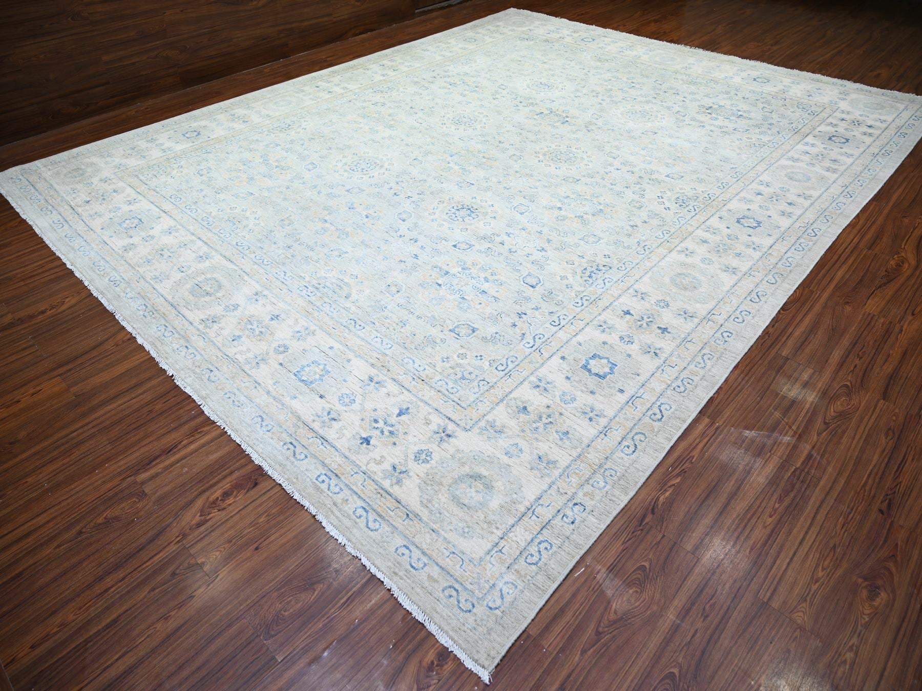 Peshawar Oushak hand-knotted wool rug in Ivory, 11'9" x 14'8" — SKU O074056 (view 3)