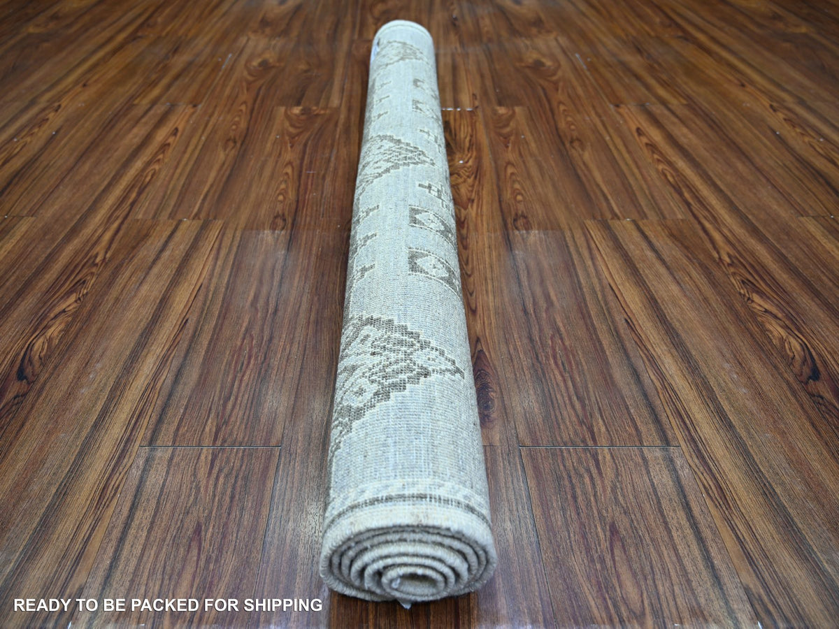Peshawar Oushak hand-knotted wool rug in Gray, 4' x 5'8" — SKU O074190 (view 4)