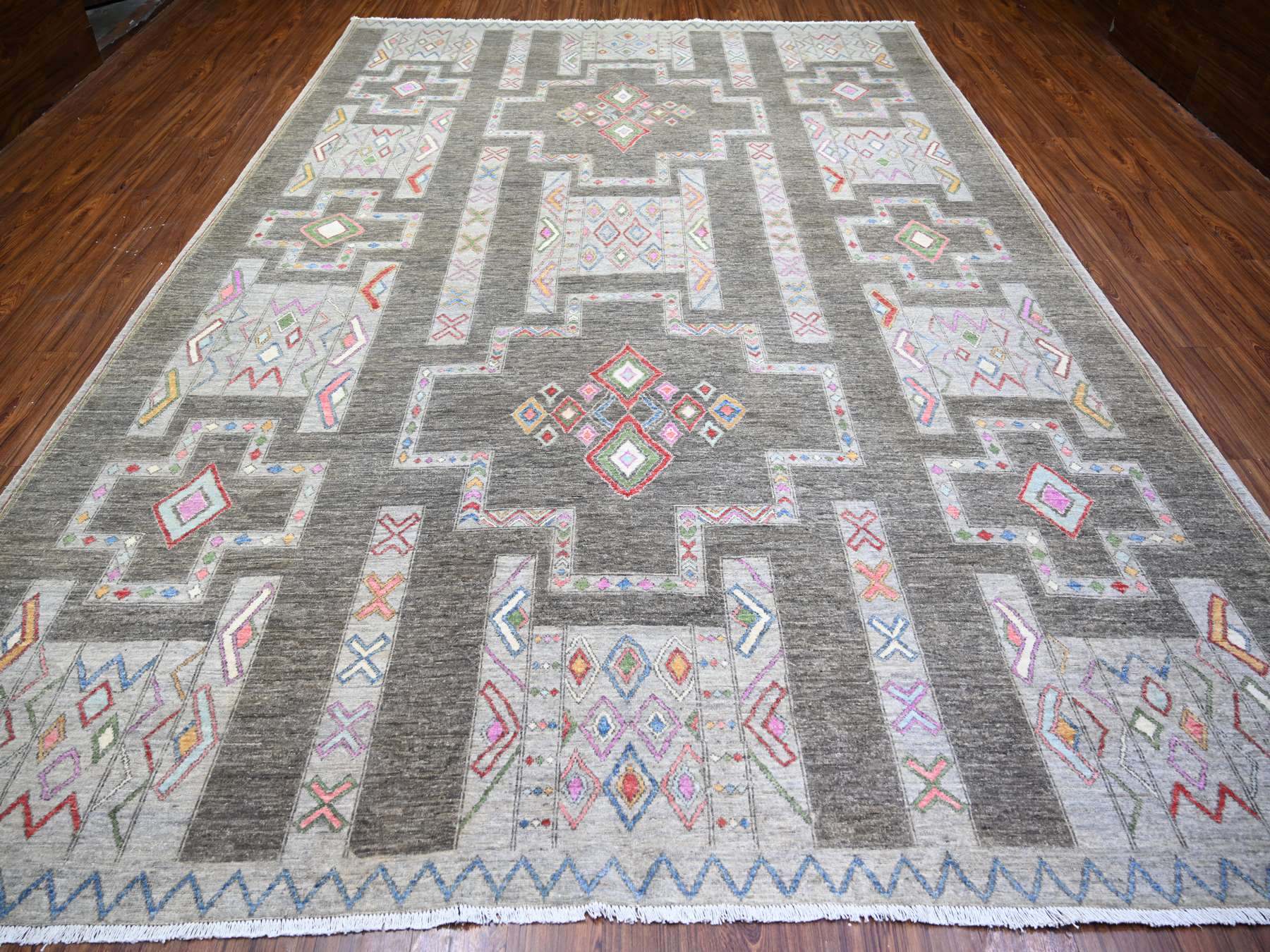 Peshawar Oushak hand-knotted wool rug in Gray, 9'10" x 13'8" — SKU O074329 (view 2)