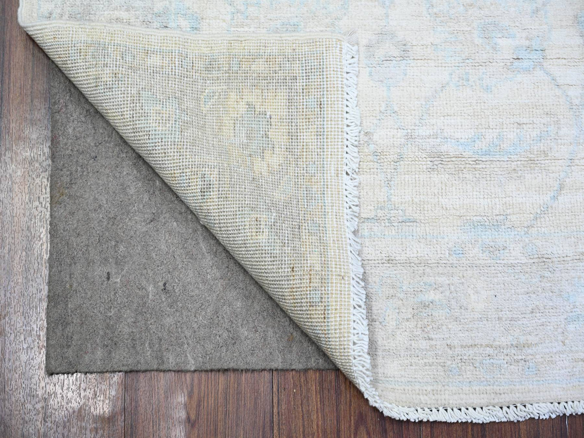 Peshawar Oushak hand-knotted wool runner in Ivory & Goose Gray, 2'7" x 9'11" — SKU O074371 (view 2)