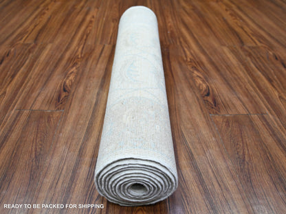 Peshawar Oushak hand-knotted wool runner in Ivory & Goose Gray, 2'7" x 9'11" — SKU O074371 (view 4)