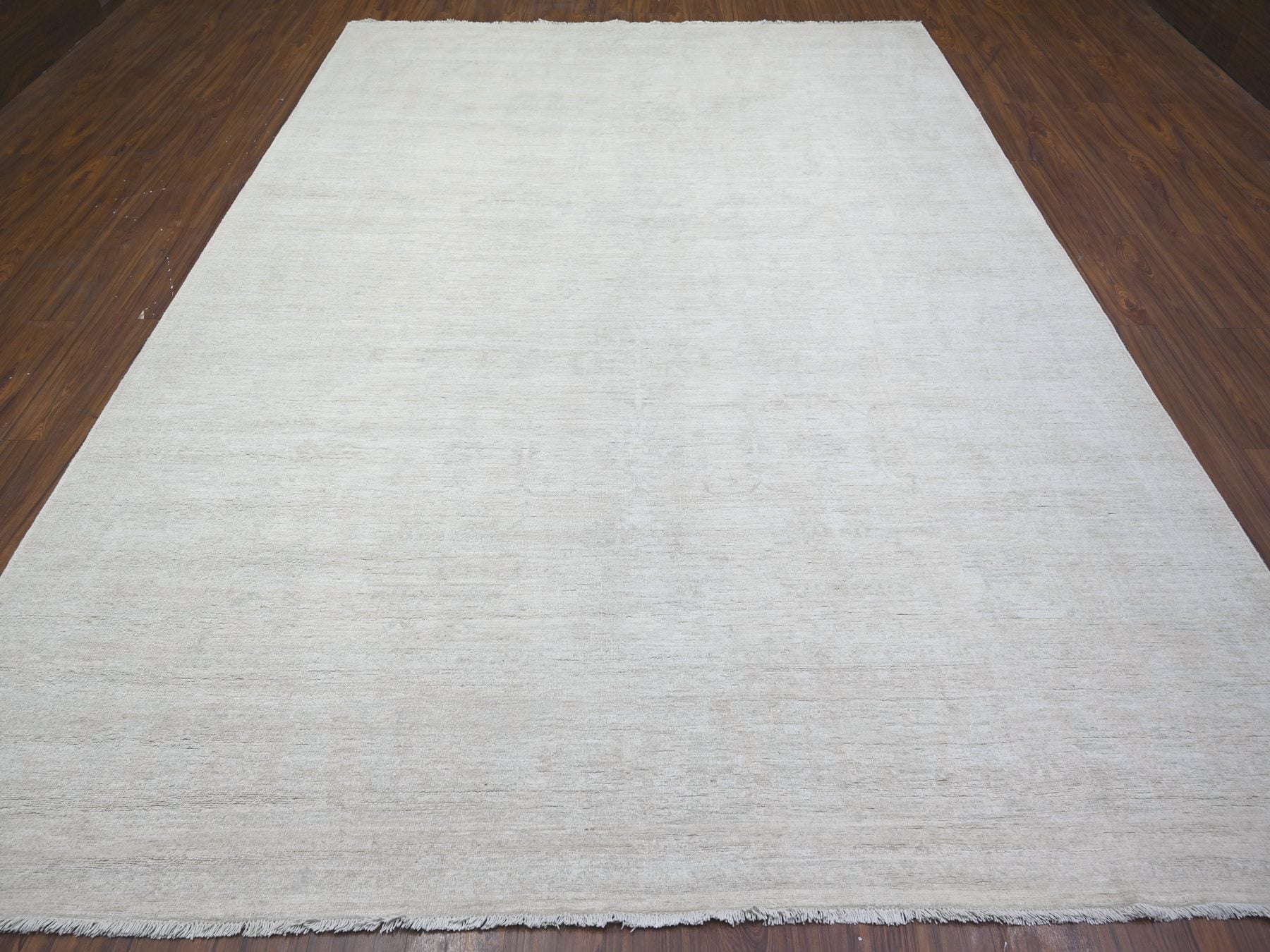 Peshawar Oushak hand-knotted wool rug in Ivory & Cloud Gray, 8'9" x 11'9" — SKU O074516 (view 2)