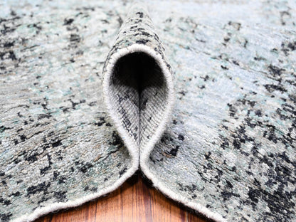 Modern / Contemporary hand-knotted wool rug in Gray, 8'10" x 12'9" — SKU O074628 (view 5)