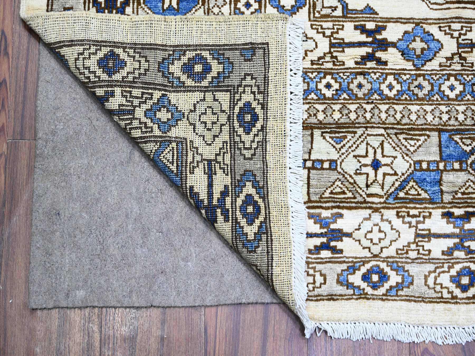 Ersari Tribal & Geometric hand-knotted wool rug in Ivory, 9'1" x 11'11" — SKU O074761 (view 4)