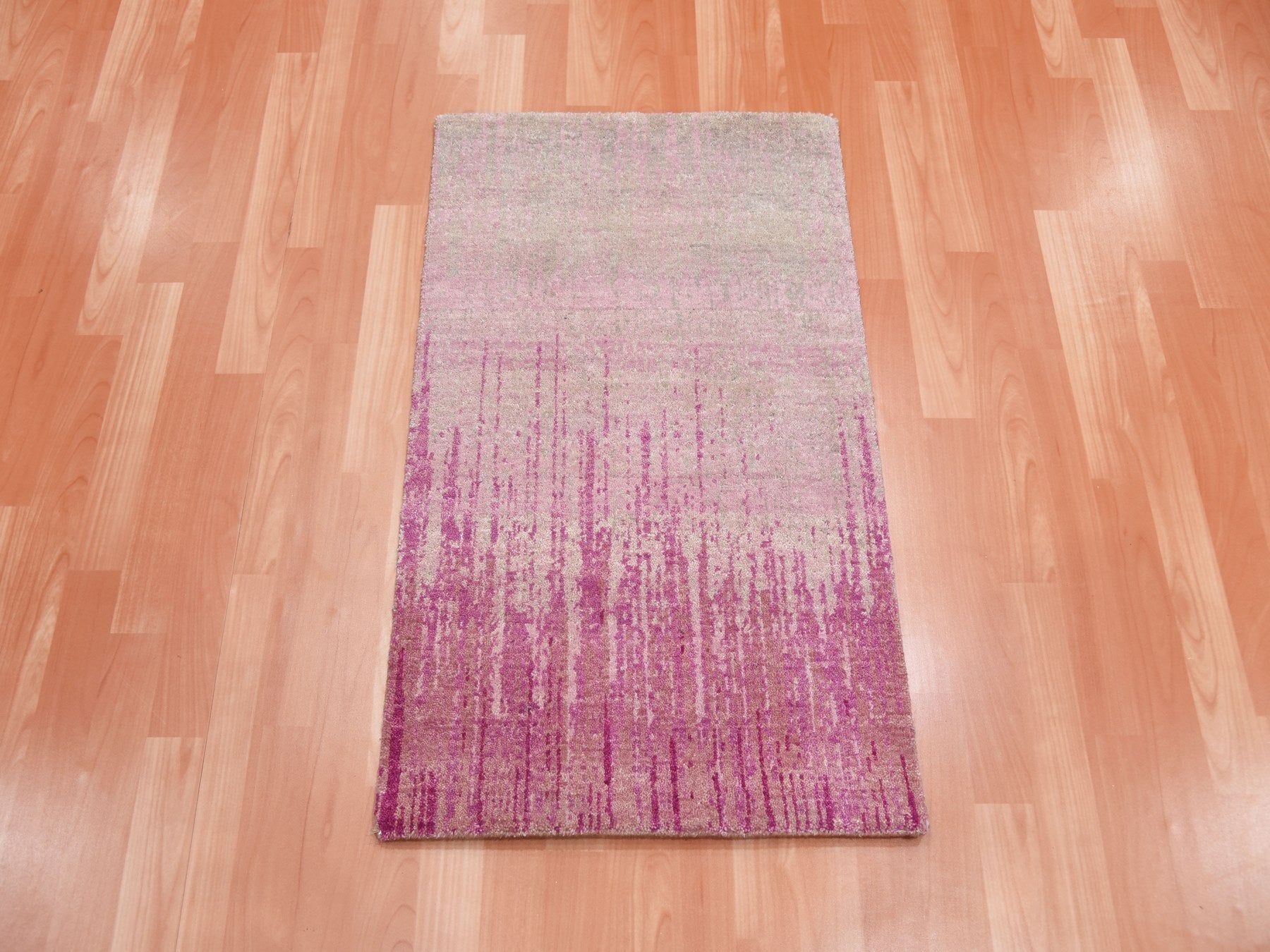 Modern / Contemporary hand-knotted wool rug in Pink, 2' x 3'2" — SKU O075024 (view 2)
