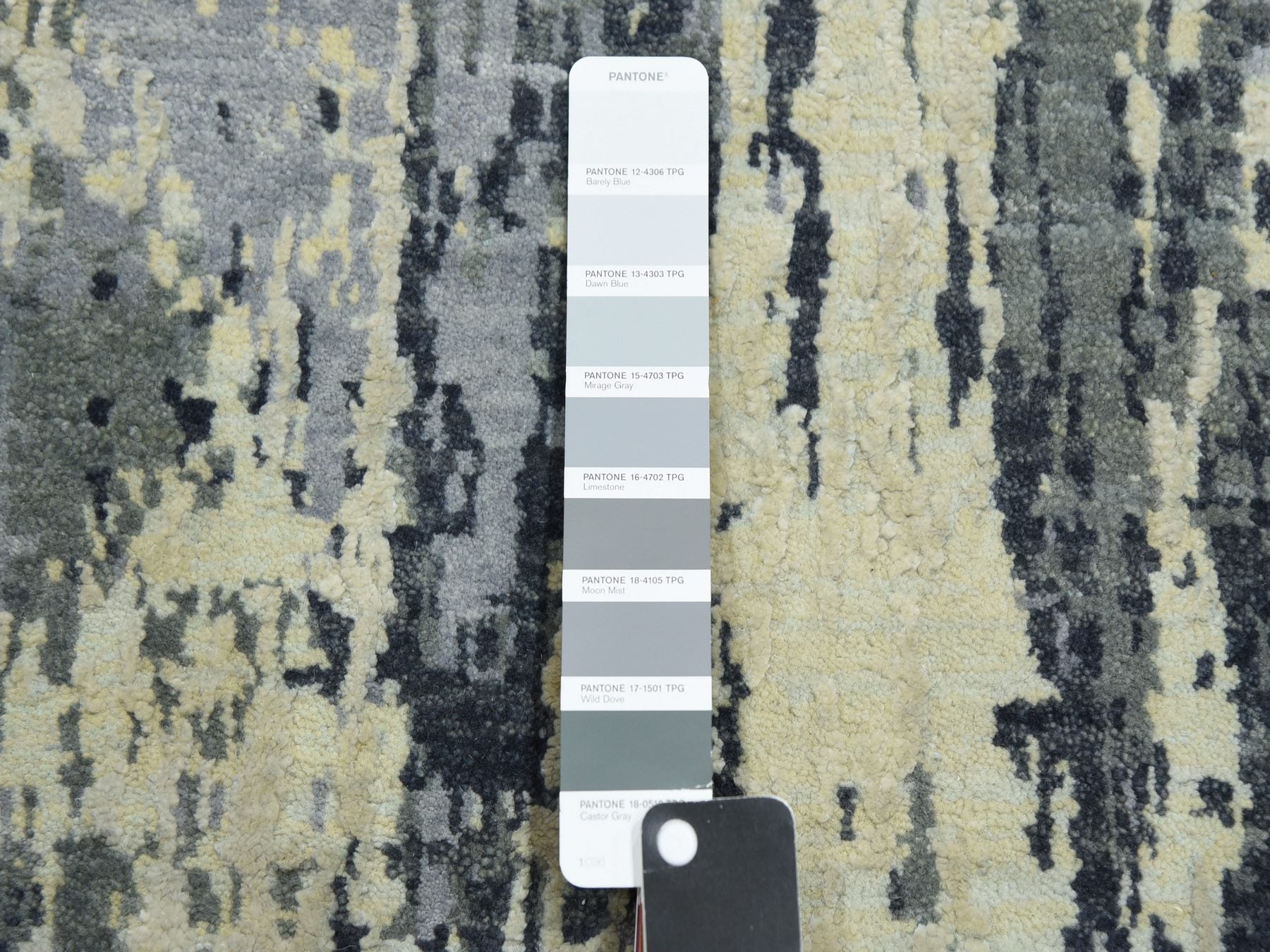 Modern / Contemporary hand-knotted wool/silk runner in Gray, 2'7" x 12'2" — SKU O075076 (view 4)