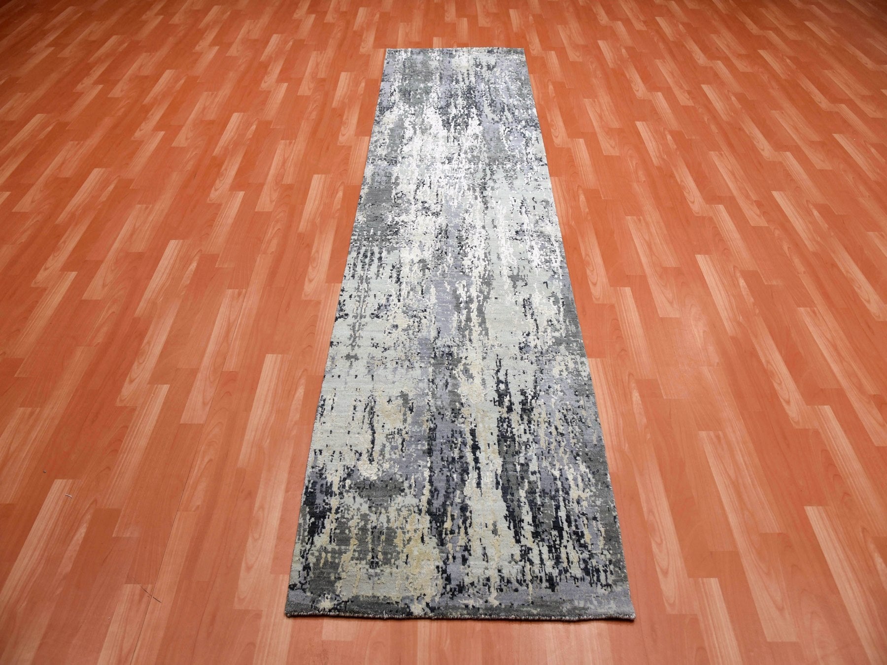 Modern / Contemporary hand-knotted wool/silk runner in Gray, 2'7" x 10'3" — SKU O075077 (view 2)