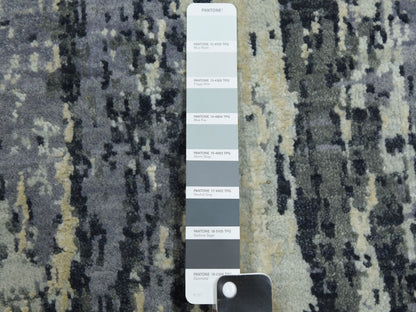 Modern / Contemporary hand-knotted wool/silk runner in Gray, 2'7" x 10'3" — SKU O075077 (view 4)