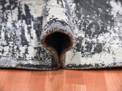 Modern / Contemporary hand-knotted wool/silk rug in Gray, 8'2" x 8'2" — SKU O075087 (view 6)