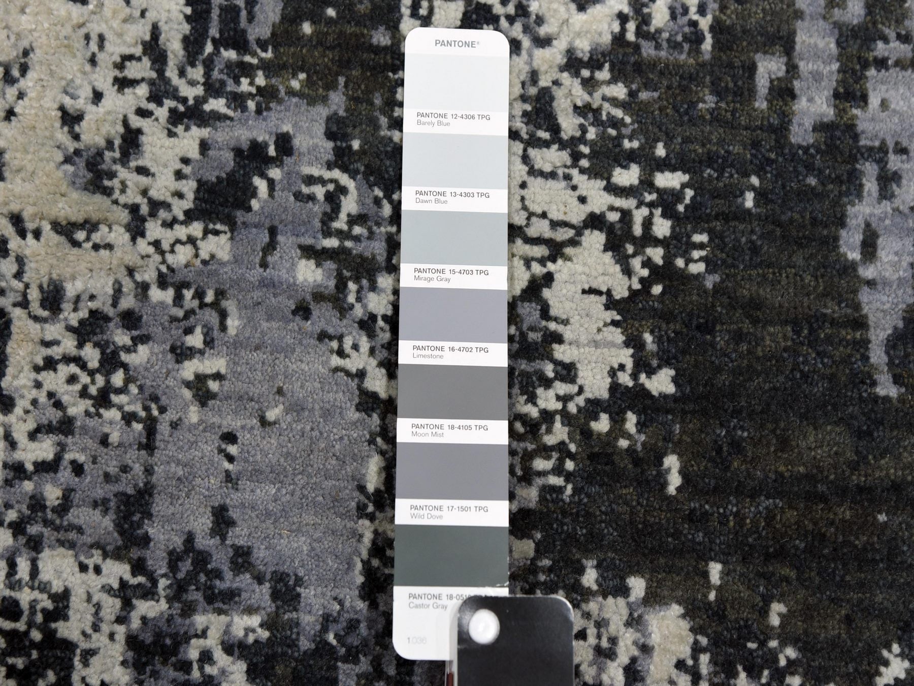 Modern / Contemporary hand-knotted wool/silk rug in Gray, 8'2" x 8'2" — SKU O075087 (view 8)