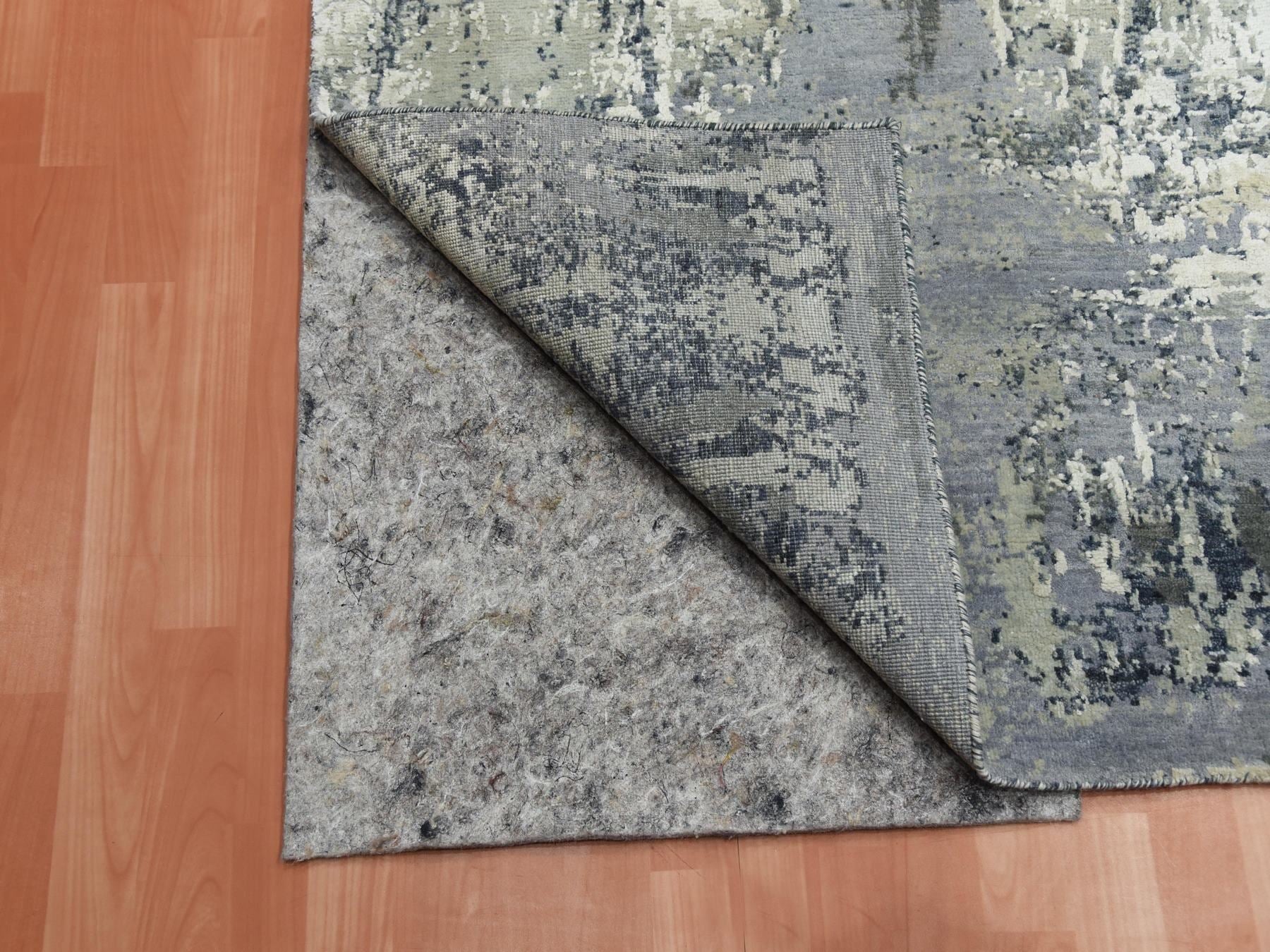 Modern / Contemporary hand-knotted wool/silk rug in Gray, 8' x 8'2" — SKU O075093 (view 4)