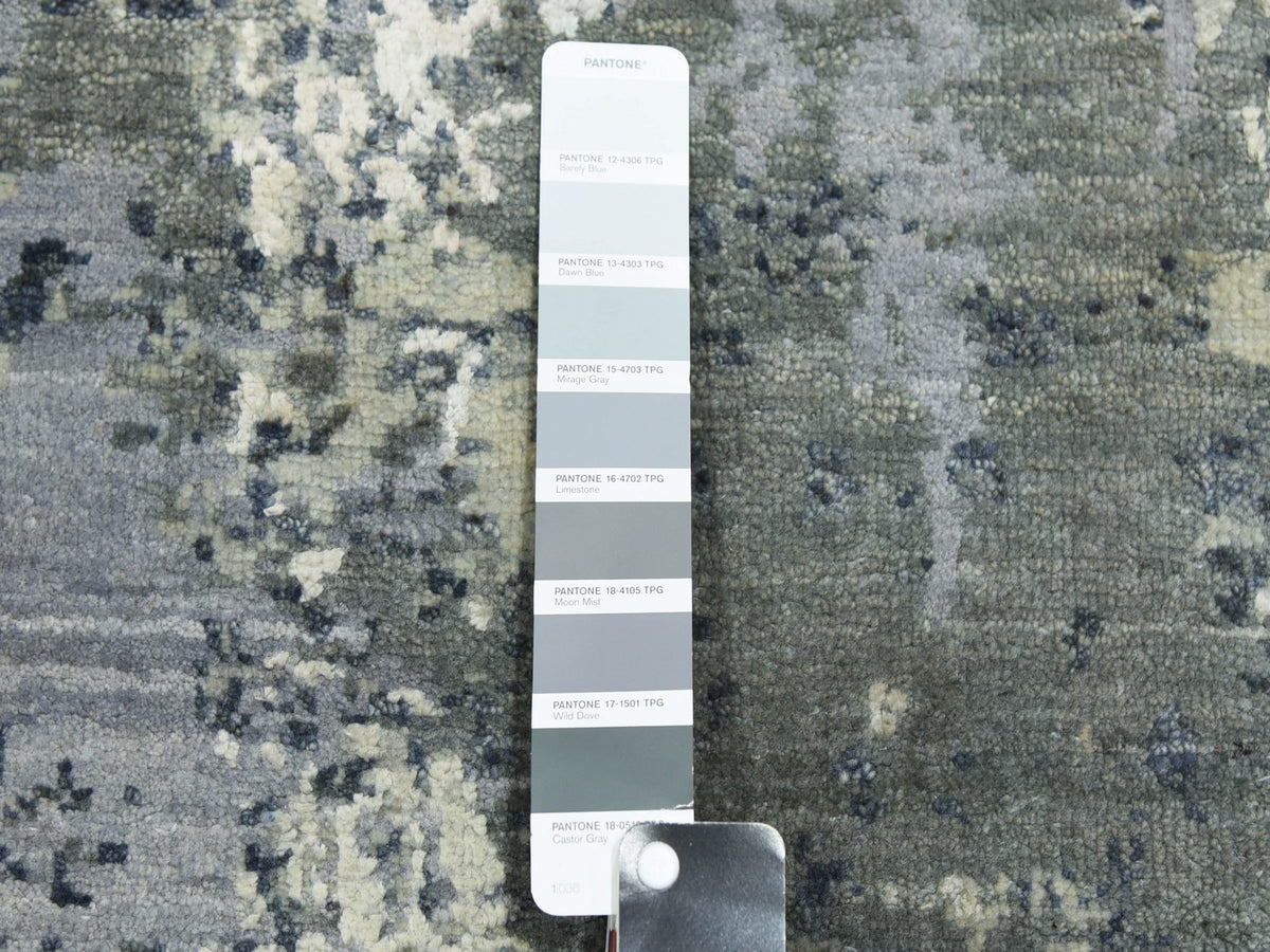 Modern / Contemporary hand-knotted wool/silk rug in Gray, 8' x 8'2" — SKU O075093 (view 7)