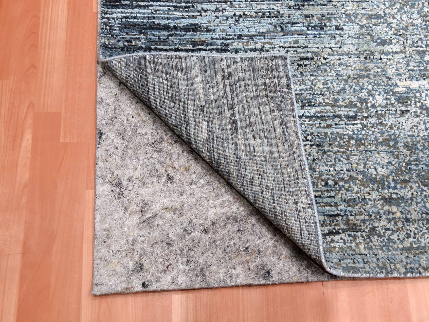 Modern / Contemporary hand-knotted wool/silk rug in Gray, 8' x 8'2" — SKU O075098 (view 4)