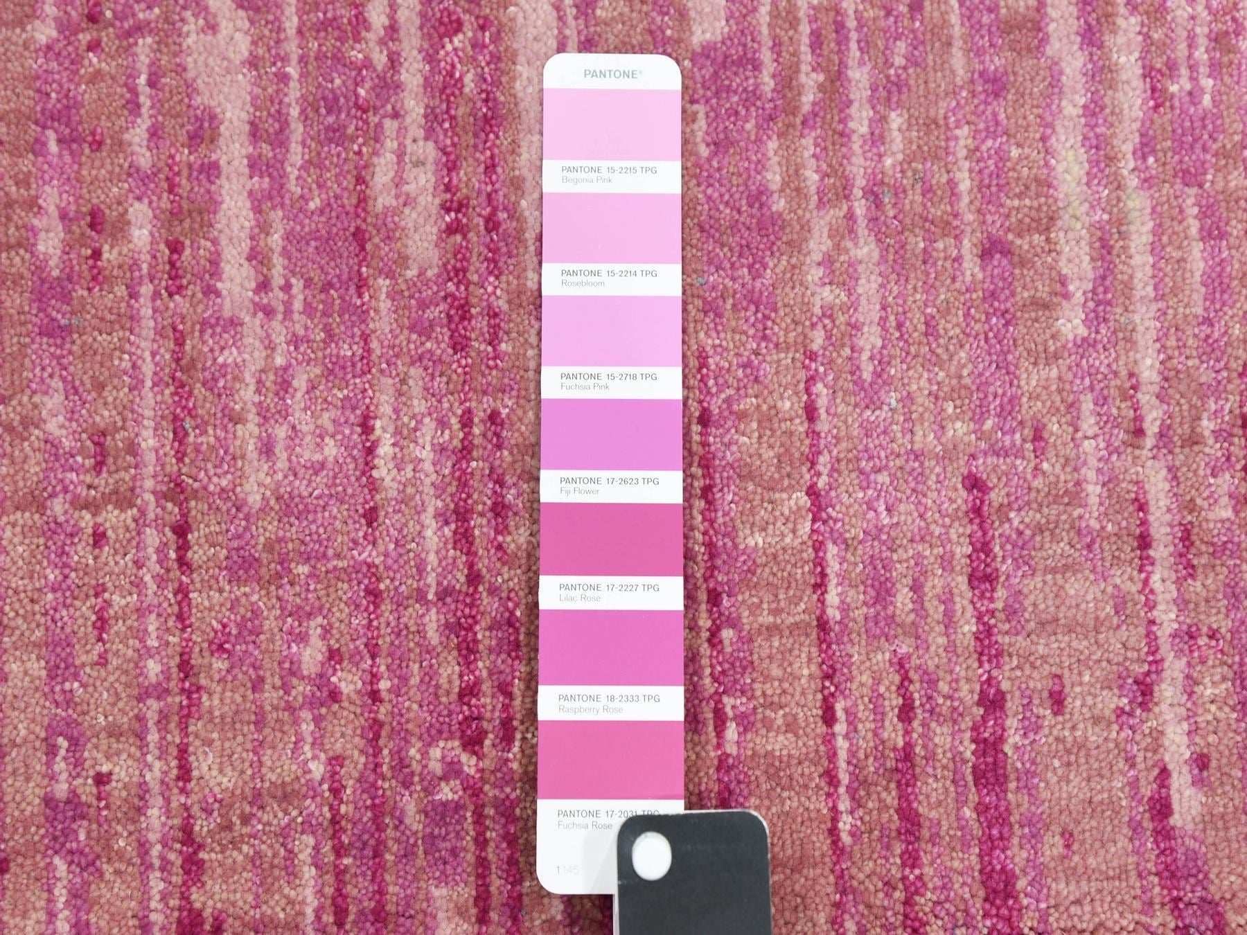 Modern / Contemporary hand-knotted wool runner in Pink, 2'6" x 6'5" — SKU O075112 (view 4)
