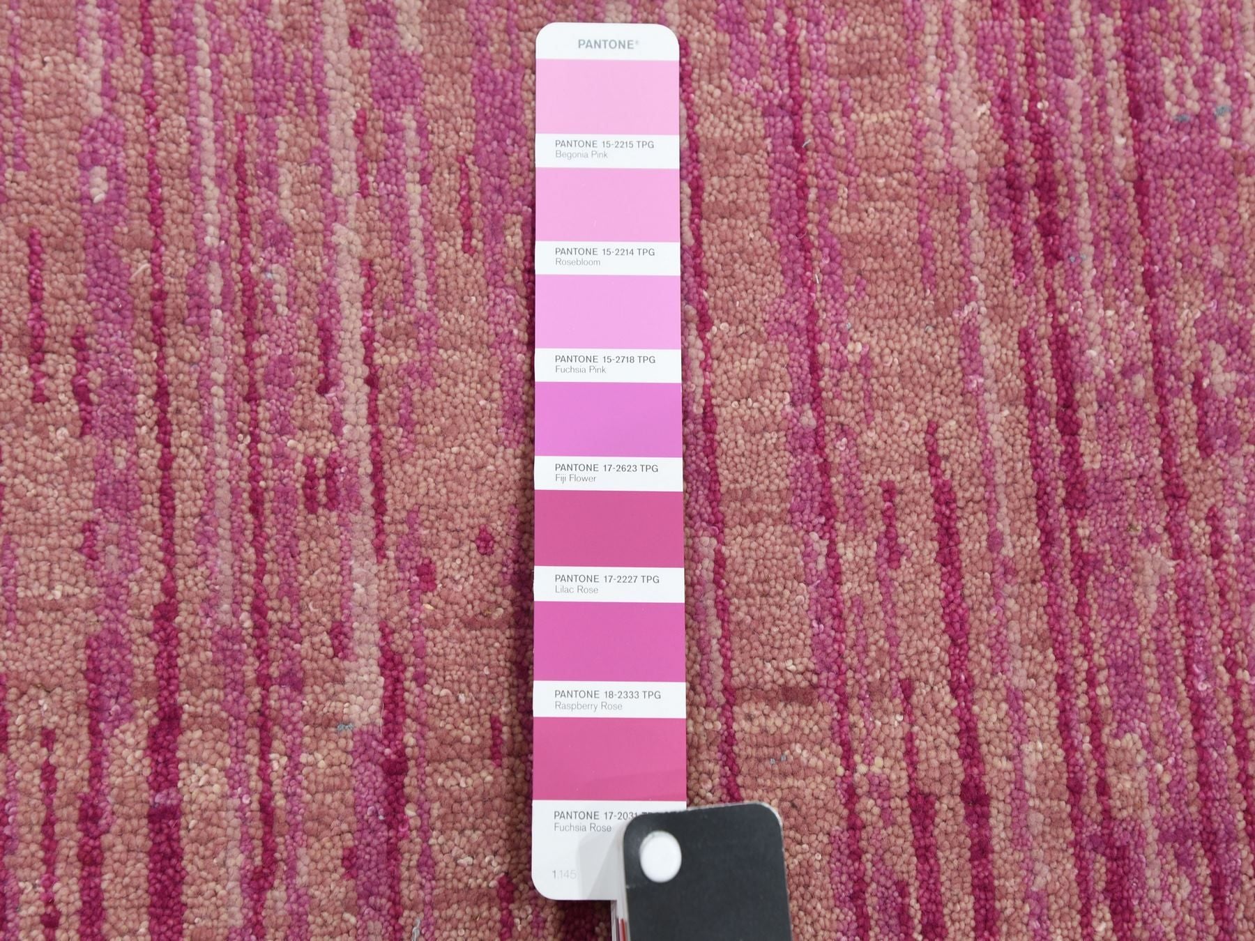 Modern / Contemporary hand-knotted wool runner in Pink, 2'7" x 8'4" — SKU O075114 (view 4)