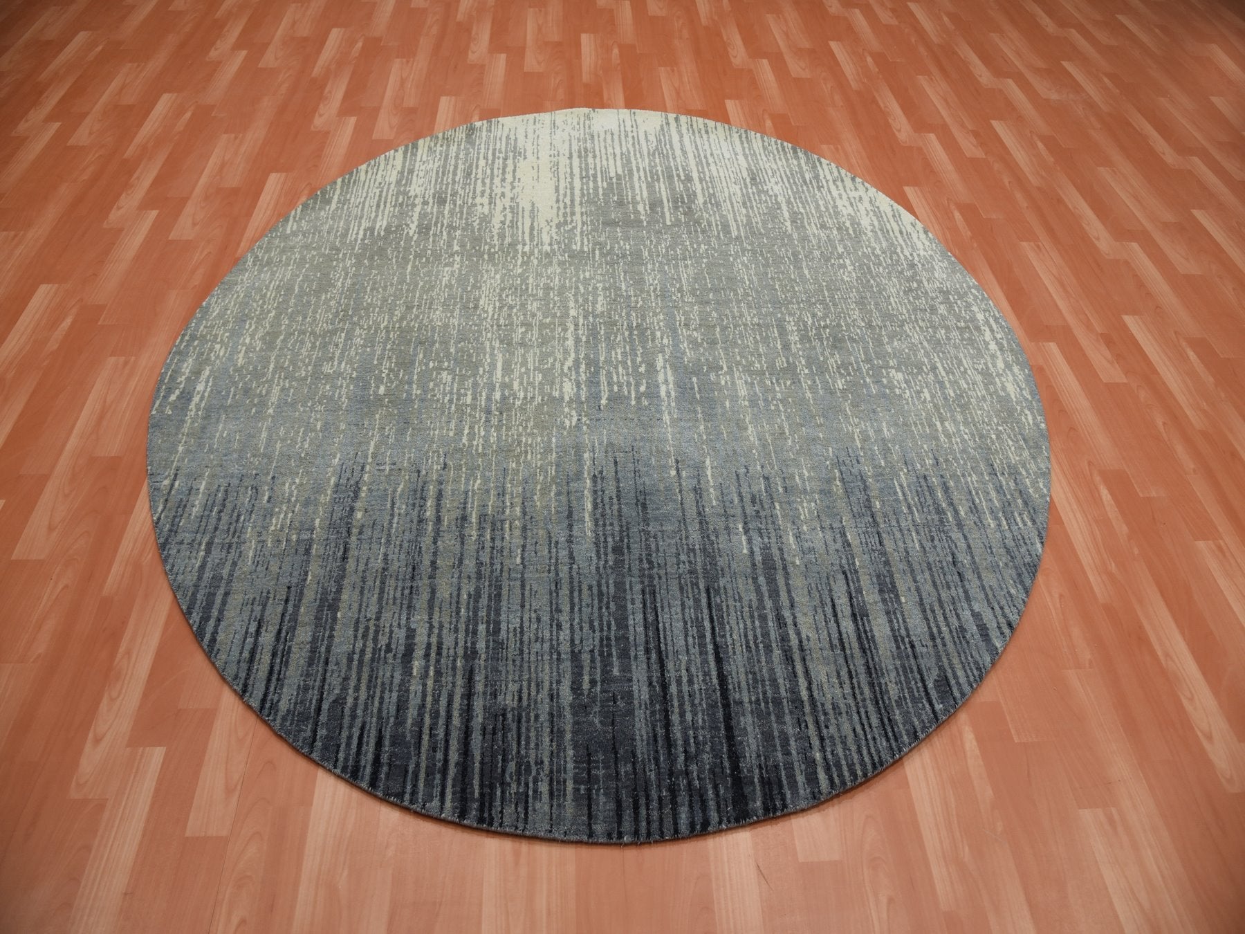Modern / Contemporary hand-knotted wool rug in Gray, 7' x 7'2" — SKU O075147 (view 2)