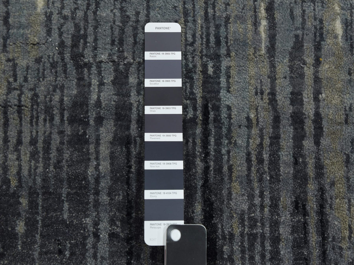 Modern / Contemporary hand-knotted wool rug in Gray, 6' x 6' — SKU O075148 (view 4)