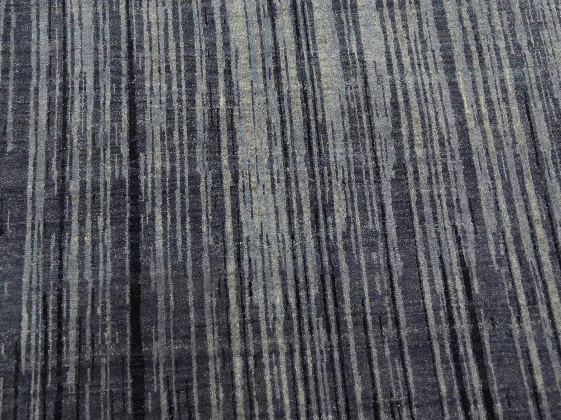 Modern / Contemporary hand-knotted wool rug in Gray, 14' x 18'1" — SKU O075150 (view 9)