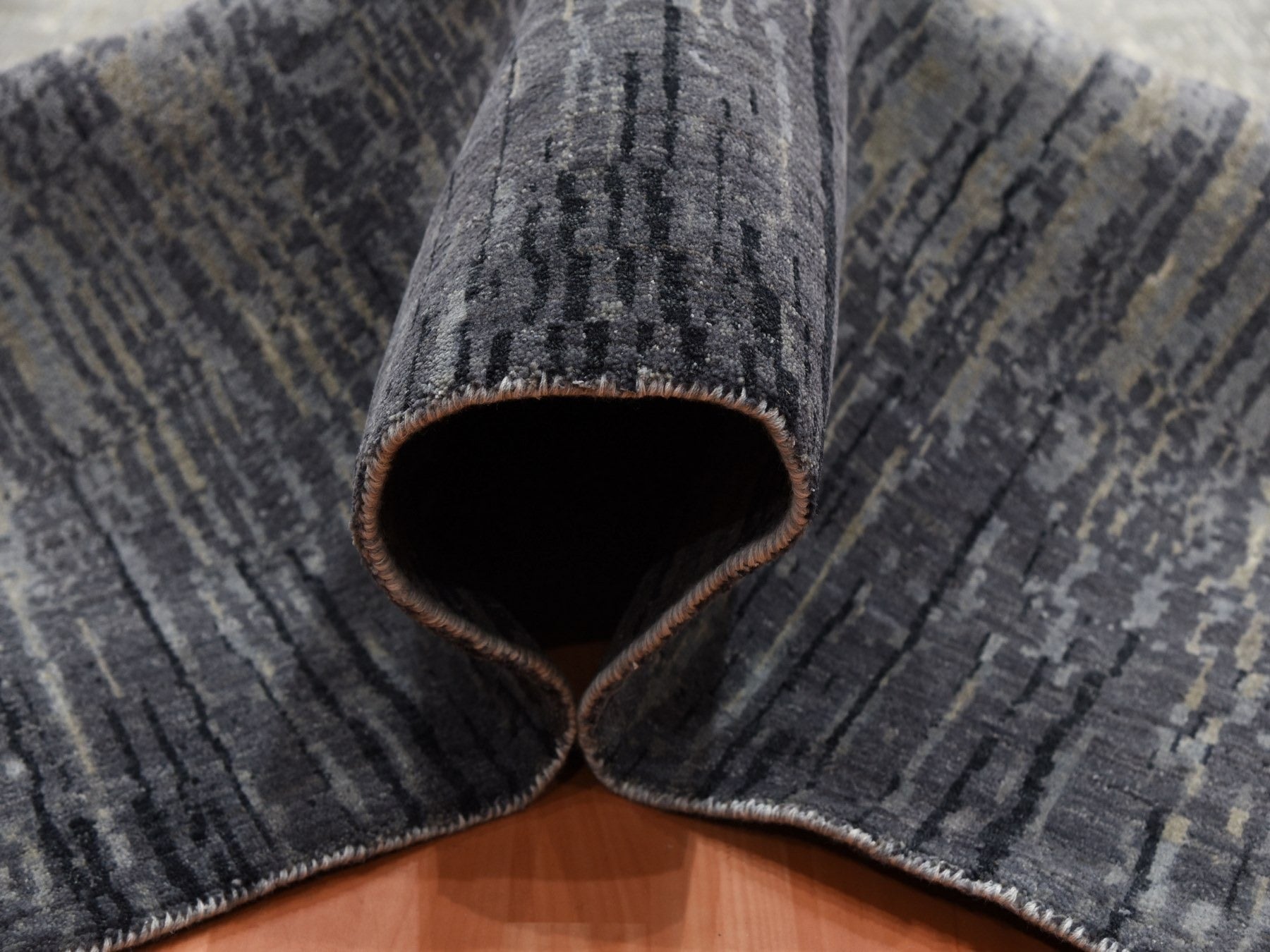 Modern / Contemporary hand-knotted wool runner in Gray, 6'1" x 12'1" — SKU O075154 (view 5)
