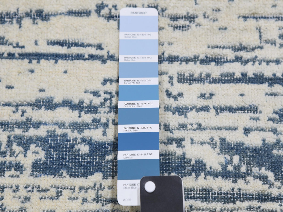 Modern / Contemporary hand-knotted wool/silk rug in Ivory, 11'7" x 14'10" — SKU O075161 (view 8)
