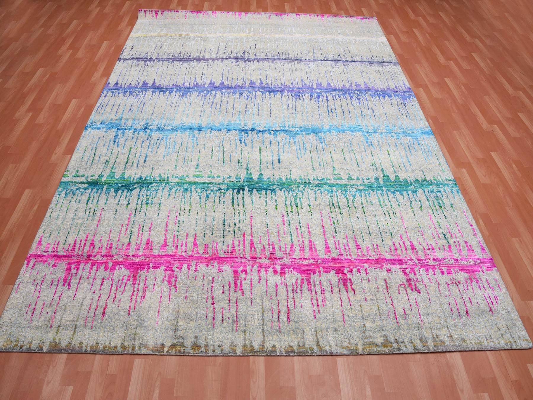 Modern / Contemporary hand-knotted wool/sari silk rug in Ivory, 9'1" x 12' — SKU O075174 (view 2)