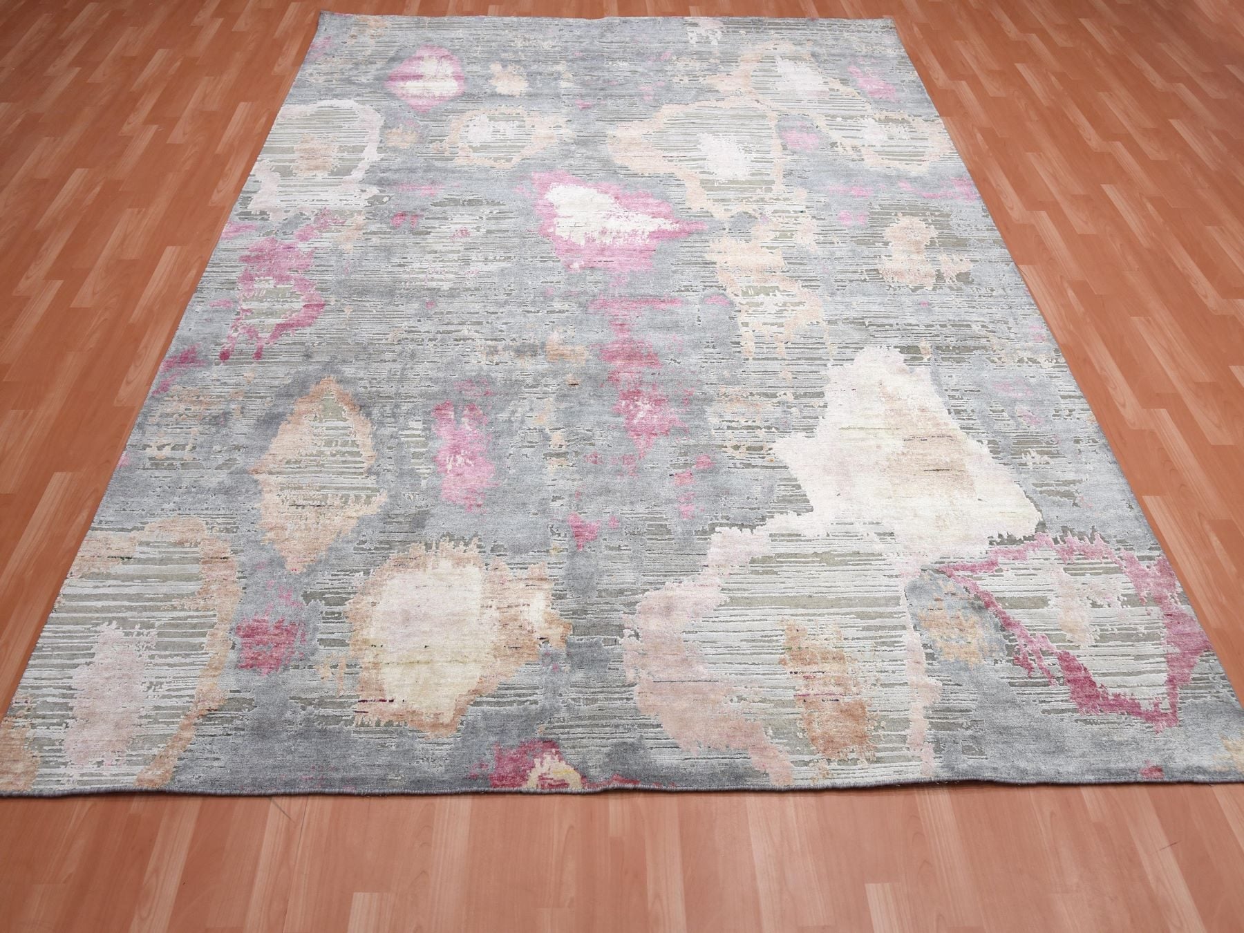 Modern / Contemporary hand-knotted wool/silk rug in Pink, 9' x 12'1" — SKU O075176 (view 2)