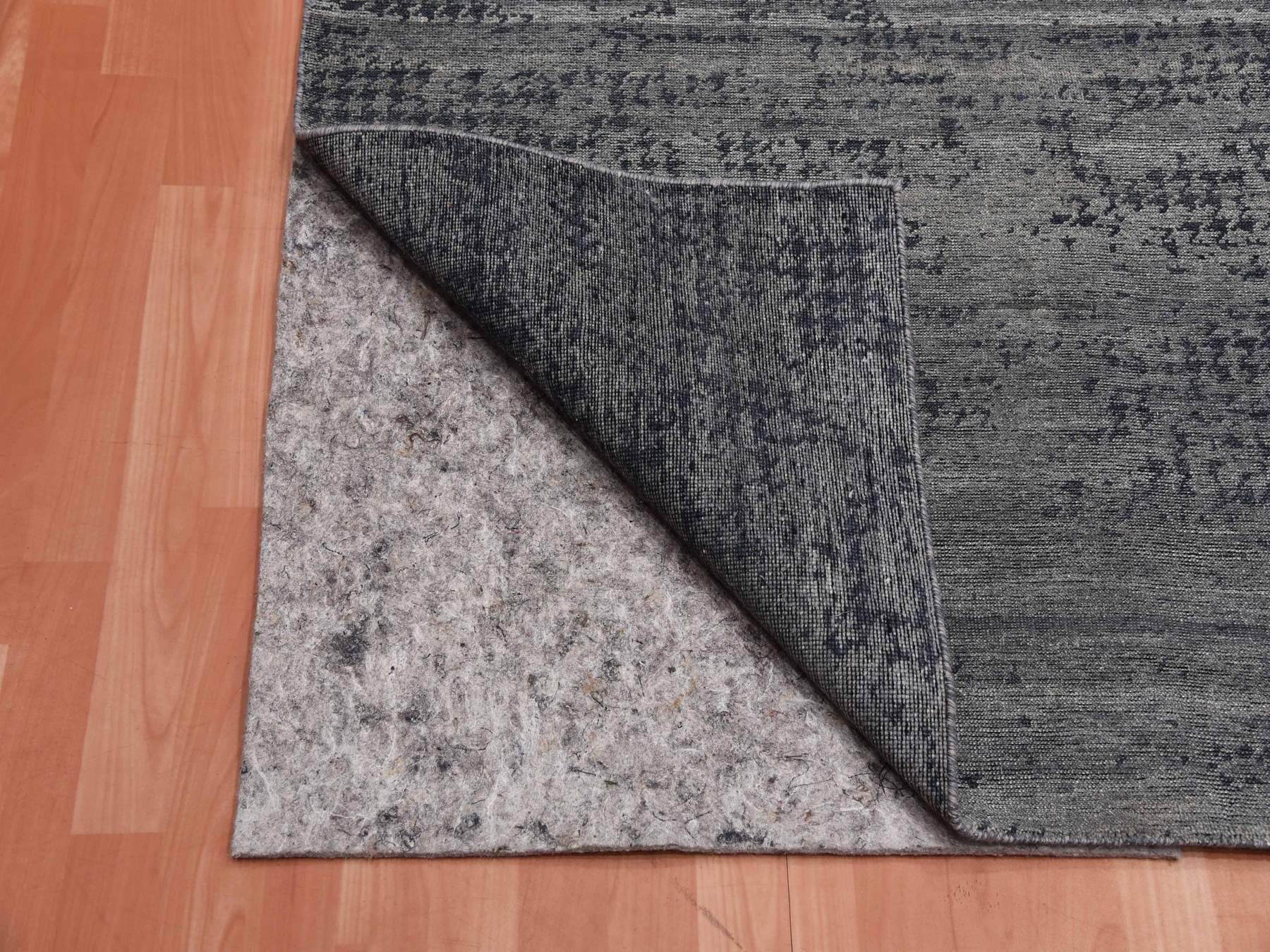 Modern / Contemporary hand-knotted silk rug in Gray, 8' x 10'1" — SKU O075179 (view 4)