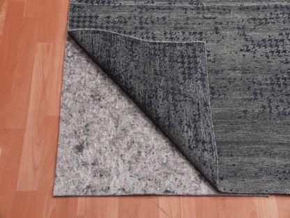 Modern / Contemporary hand-knotted silk rug in Gray, 8' x 10'1" — SKU O075179 (view 4)