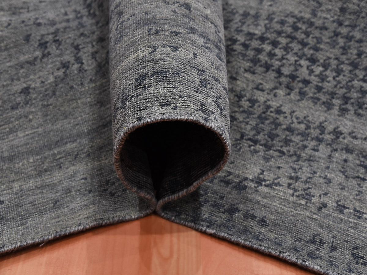 Modern / Contemporary hand-knotted silk rug in Gray, 8' x 10'1" — SKU O075179 (view 5)