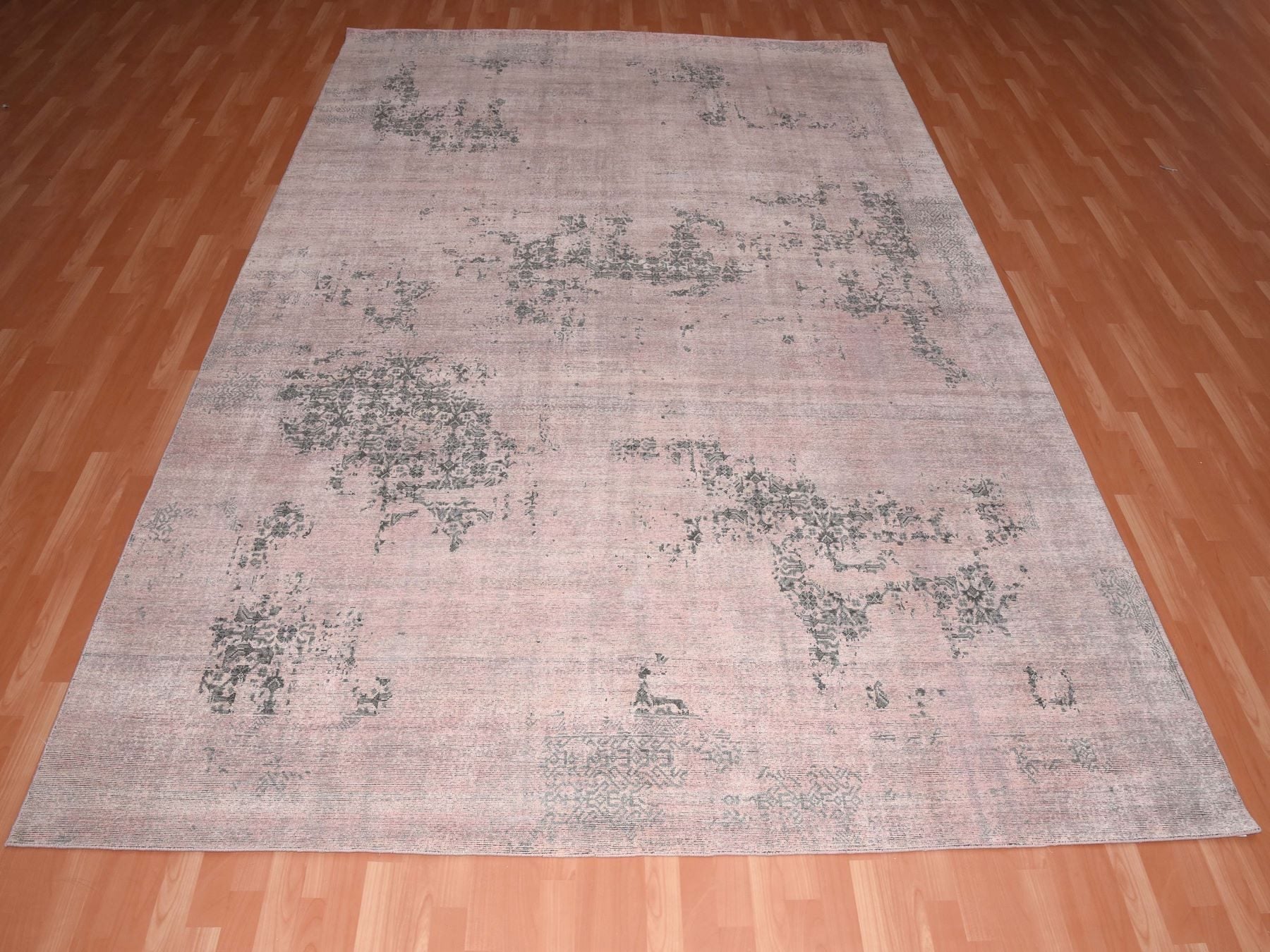 Modern / Contemporary hand-knotted silk rug in Pink, 8'9" x 12'2" — SKU O075180 (view 2)
