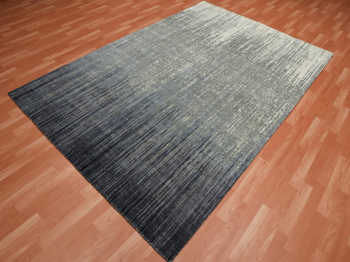 Modern / Contemporary hand-knotted wool rug in Gray, 6'1" x 9'2" — SKU O075182 (view 3)