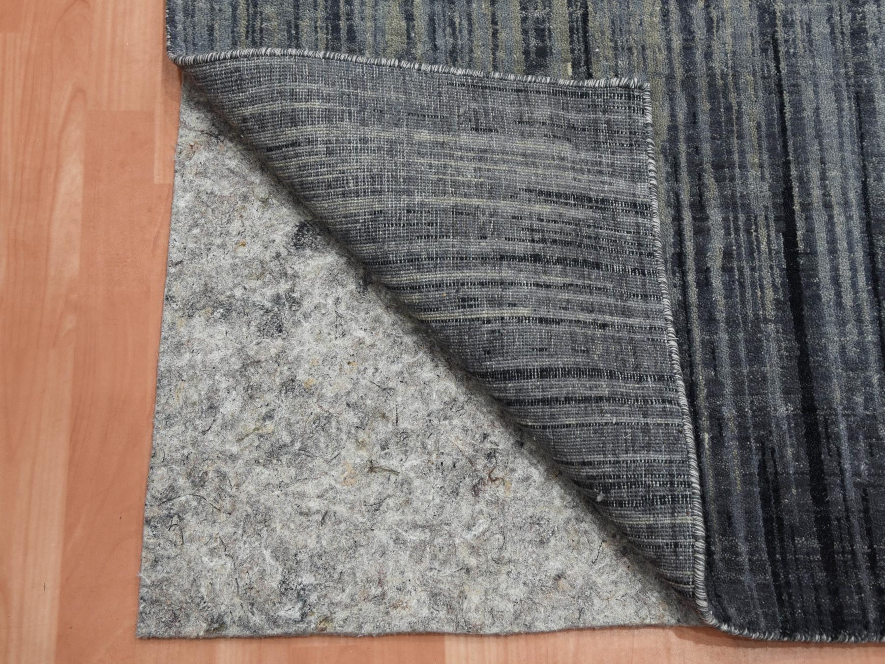 Modern / Contemporary hand-knotted wool runner in Gray, 2'6" x 10'2" — SKU O075184 (view 3)