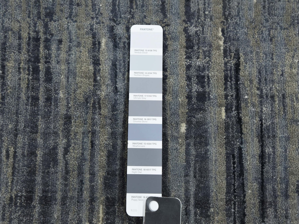 Modern / Contemporary hand-knotted wool runner in Gray, 2'6" x 10'2" — SKU O075184 (view 4)