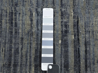Modern / Contemporary hand-knotted wool runner in Gray, 2'6" x 10'2" — SKU O075184 (view 4)
